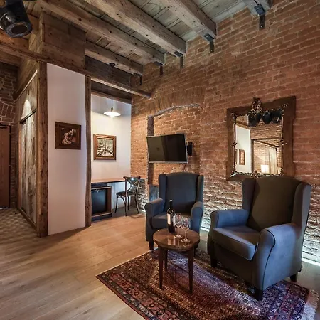 מלון Mariansky Dvur *