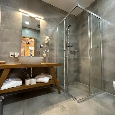 מלון Mariansky Dvur